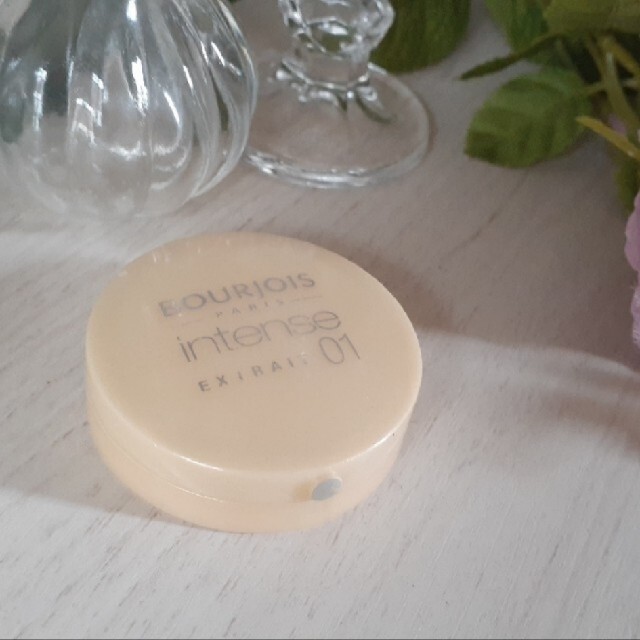 bourjois(ブルジョワ)のブルジョア  BOURJOIS アイシャドウ ゴールド系 コスメ/美容のベースメイク/化粧品(アイシャドウ)の商品写真