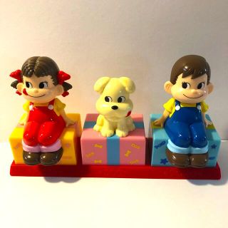 フジヤ(不二家)の艶々美品☆ペコちゃんポコちゃんドッグ三人仲良し貯金箱☆未開封品を発送(キャラクターグッズ)