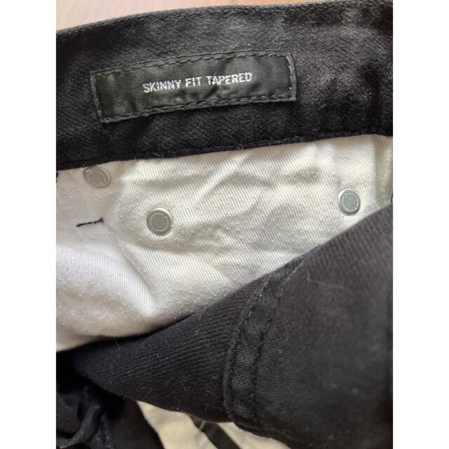 UNIQLO(ユニクロ)のスキニーフィットテーパード　デニム ブラック パンツ メンズのパンツ(デニム/ジーンズ)の商品写真