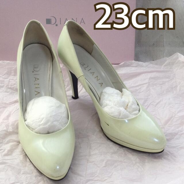 DIANA(ダイアナ)のDIANA ダイアナ 白 エナメル パンプス ホワイト 23cm プレーン レディースの靴/シューズ(ハイヒール/パンプス)の商品写真