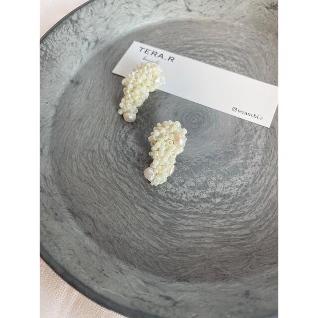 bulle de savon(ビュルデサボン)の泡わ　淡水パール　ビーズ刺繍　ホワイト　入学式 ハンドメイドのアクセサリー(ピアス)の商品写真