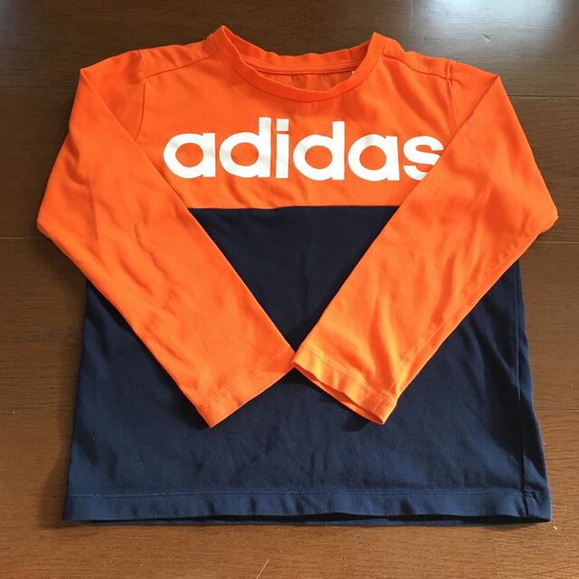 adidas(アディダス)の再値下げ　690→599→540 アディダス adidas Tシャツ　130 キッズ/ベビー/マタニティのキッズ服男の子用(90cm~)(Tシャツ/カットソー)の商品写真