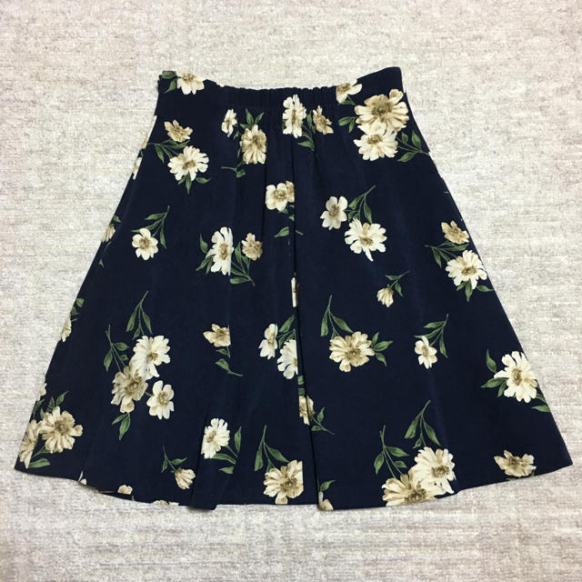 31 Sons de mode(トランテアンソンドゥモード)の値下げ！花柄スカート レディースのスカート(ひざ丈スカート)の商品写真