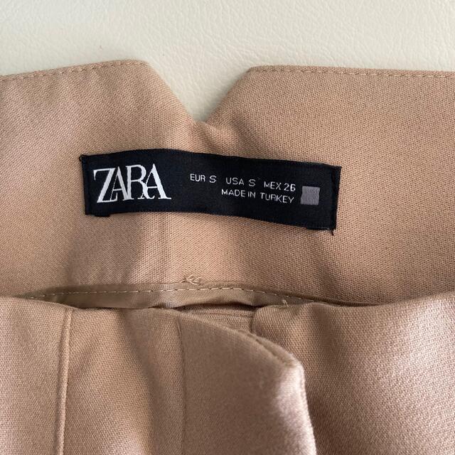 ZARA(ザラ)の美品　ZARA ハイウエストパンツ ベージュ　S 裾上げ有　ザラ レディースのパンツ(クロップドパンツ)の商品写真