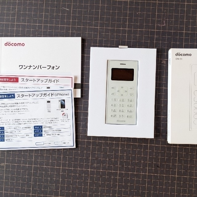 NTTdocomo(エヌティティドコモ)のドコモ ワンナンバーフォン ON01 スマホ/家電/カメラのスマートフォン/携帯電話(その他)の商品写真