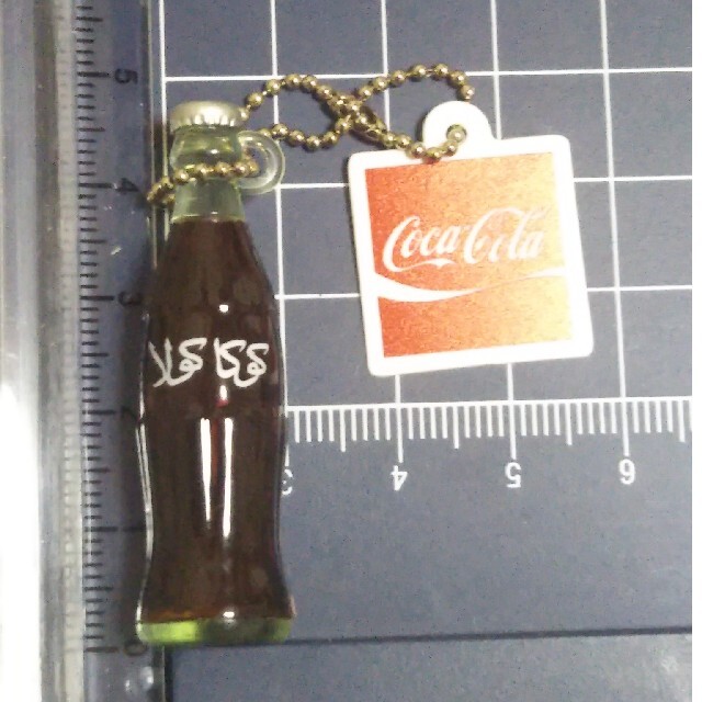 コカ・コーラ(コカコーラ)のコカ・コーラボトル　フィギュア　パキスタン【非売品】 レディースのファッション小物(キーホルダー)の商品写真