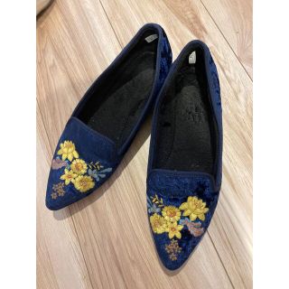 ジーユー(GU)のGU ベロア花柄刺繍パンプス(ハイヒール/パンプス)