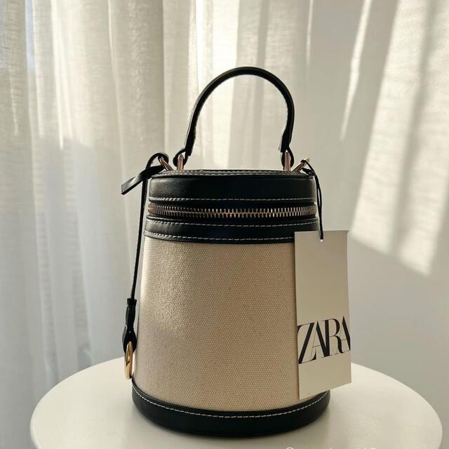 ZARA(ザラ)の【完売/新品】ZARA コントラスト ボックス バッグ　クロスボディ　バニティ レディースのバッグ(ショルダーバッグ)の商品写真