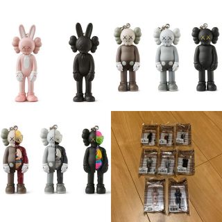 メディコムトイ(MEDICOM TOY)の8種類×2セット 16個　kaws tokyo first カウズ キーホルダー(キーホルダー)