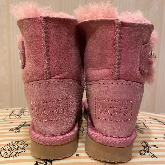 UGG(アグ)の専用♡UGG アグ　オーストラリア　キッズ　ムートンブーツ　スワロフスキー　 キッズ/ベビー/マタニティのキッズ靴/シューズ(15cm~)(ブーツ)の商品写真