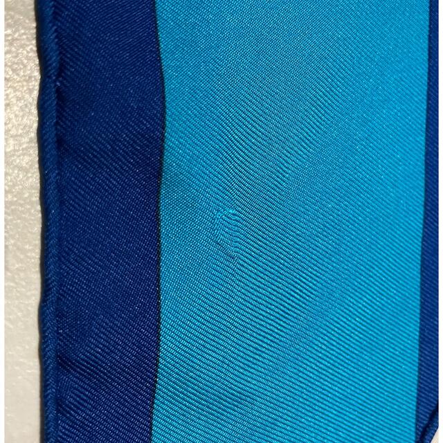 約107cm高さ爽やかなブルー　エルメス　スカーフ　ポワントゥ　三角形　シルク
