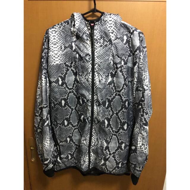 PUMA - プーマ PUMA ナイロンジャケット XLサイズ スネーク柄の PUMA - プーマ PUMA ナイロンジャケット XLサイズ スネーク柄の
