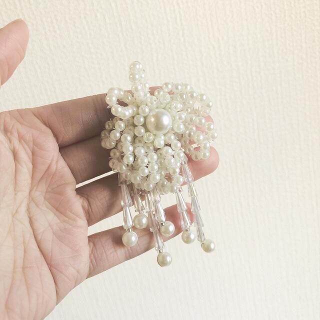 Lily Brown(リリーブラウン)のハンドメイド パール 大ぶり 結婚式 花 ビーズ キラキラ 繊細 ピアス レディースのアクセサリー(ピアス)の商品写真