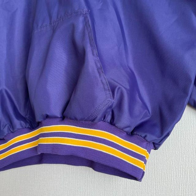 90sUSA製レイカーズ ハーフジップナイロンジャケットプルオーバー 2XL紫 メンズのジャケット/アウター(ナイロンジャケット)の商品写真