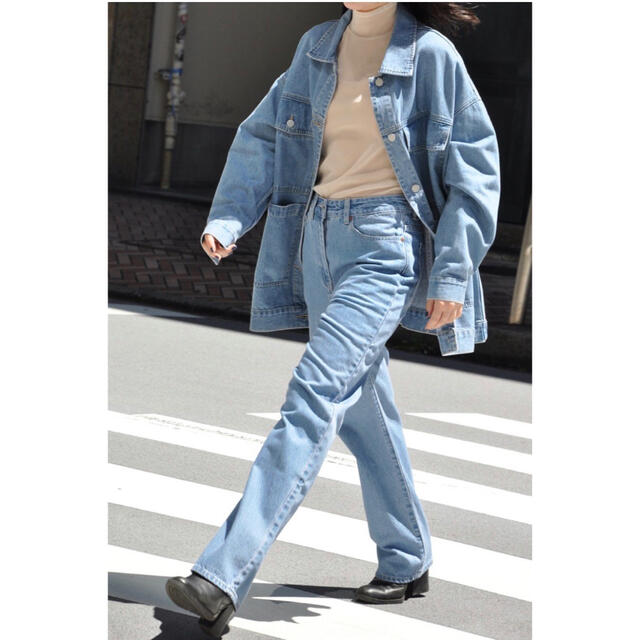 Ameri VINTAGE(アメリヴィンテージ)のKLOKE "Evade Straight Leg Jean"  デニムパンツ レディースのパンツ(デニム/ジーンズ)の商品写真