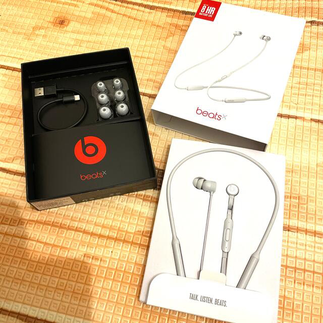 Beats by Dr Dre(ビーツバイドクタードレ)のBeats BEATSX SATIN SILVER スマホ/家電/カメラのオーディオ機器(ヘッドフォン/イヤフォン)の商品写真