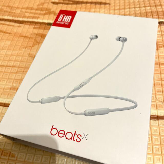 Beats by Dr Dre(ビーツバイドクタードレ)のBeats BEATSX SATIN SILVER スマホ/家電/カメラのオーディオ機器(ヘッドフォン/イヤフォン)の商品写真