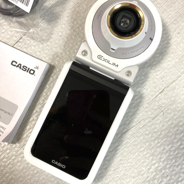 最高の品質の CASIO EX-FR100LWE デジタルカメラ - ビデオカメラ