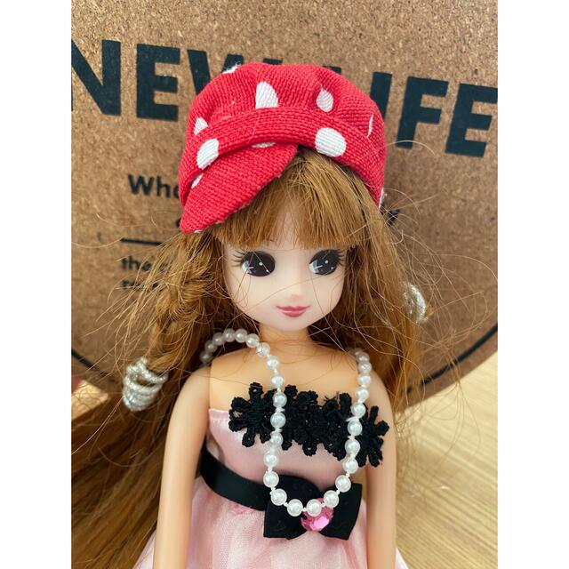 赤に白デカドットが可愛い小さい人形かぶれるキャスケットりかちゃんバービーに ハンドメイドのぬいぐるみ/人形(人形)の商品写真