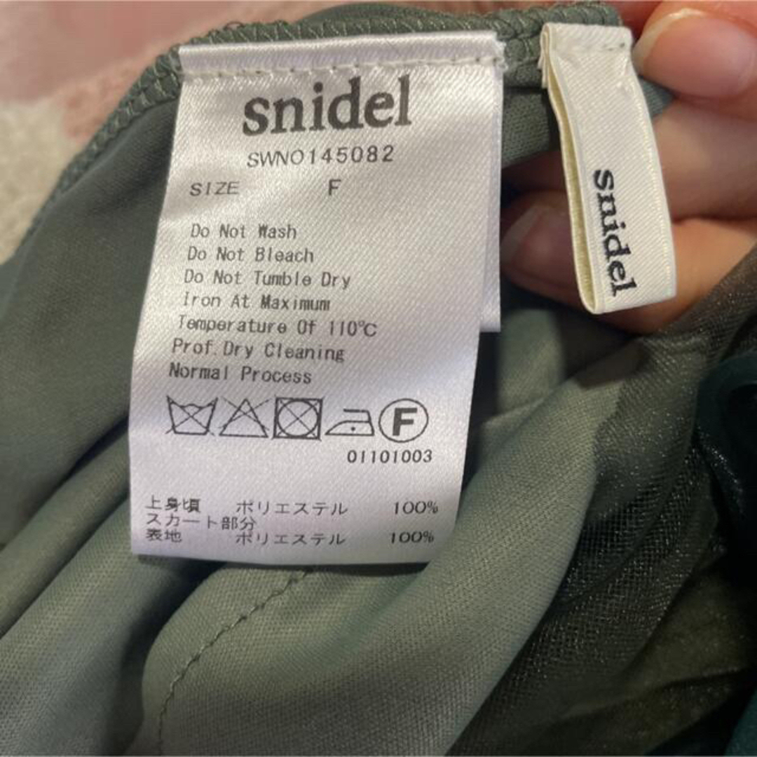 SNIDEL(スナイデル)の【即完売　試着のみ】紗栄子さん着用スナイデル　ワンピース レディースのワンピース(ひざ丈ワンピース)の商品写真