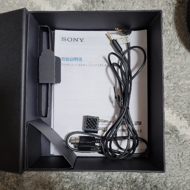 SONY(ソニー)のWH-1000XM2(B) スマホ/家電/カメラのオーディオ機器(ヘッドフォン/イヤフォン)の商品写真