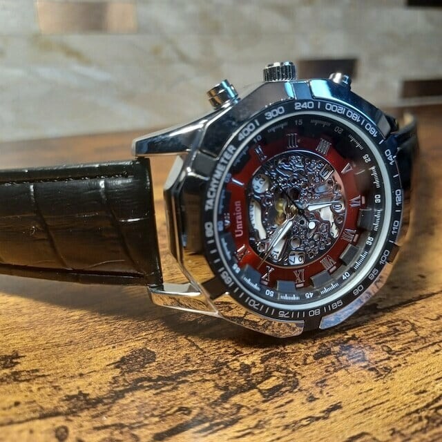 お得クーポン発行中 彫スケルトンUnraion 腕時計メンズ ラグジュアリーステンレス 黒