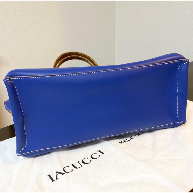 【新品】IACUCCI イアクッチ  トートバッグ　ブルー　レザー　イタリア製 レディースのバッグ(トートバッグ)の商品写真