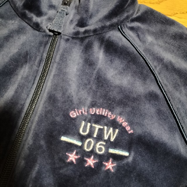 UNIQLO(ユニクロ)のUNIQLO ジャケット 150 ネイビー ベロア素材 キッズ/ベビー/マタニティのキッズ服女の子用(90cm~)(ジャケット/上着)の商品写真
