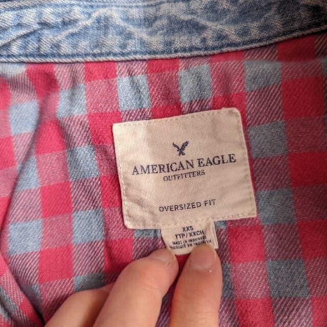 American Eagle(アメリカンイーグル)の美品　アメリカンイーグル　ダメージ　デニム　チェックシャツ　xxs レディースのトップス(シャツ/ブラウス(長袖/七分))の商品写真