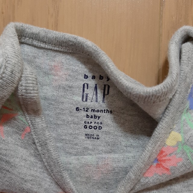 babyGAP(ベビーギャップ)のbabyGAP　フリル　タンクトップ　ロンパース　70size　2点セット キッズ/ベビー/マタニティのベビー服(~85cm)(ロンパース)の商品写真