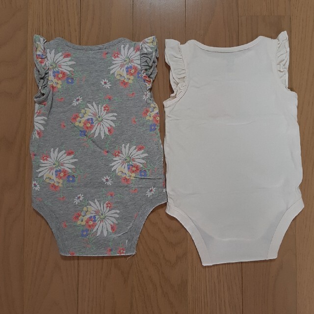 babyGAP(ベビーギャップ)のbabyGAP　フリル　タンクトップ　ロンパース　70size　2点セット キッズ/ベビー/マタニティのベビー服(~85cm)(ロンパース)の商品写真