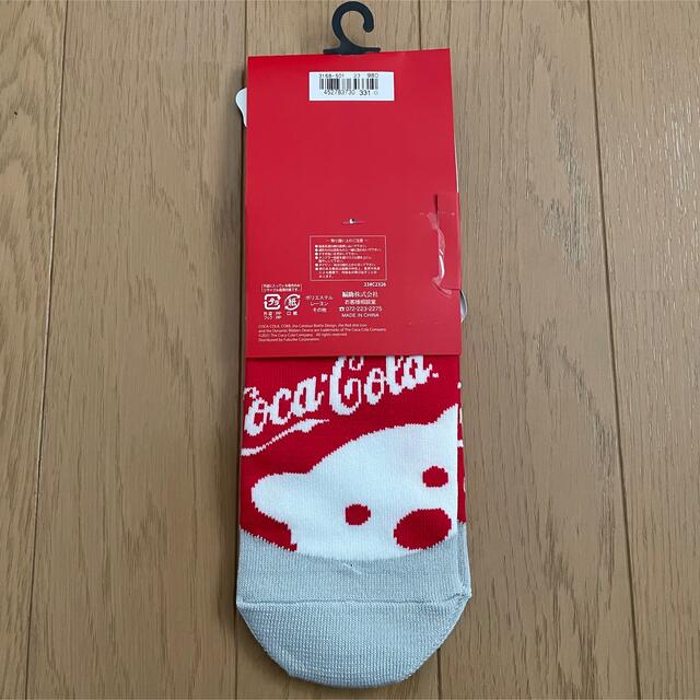 fukuske(フクスケ)の靴下 ソックス 23〜25cm 赤×白×グレー コカコーラ 新品 未使用 レディースのレッグウェア(ソックス)の商品写真