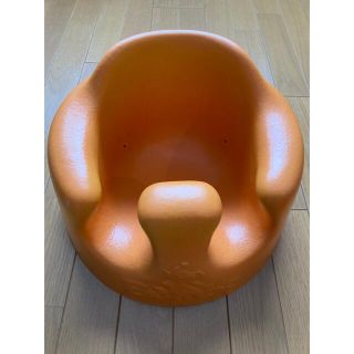 バンボ(Bumbo)のバンボ★ベビーソファ★オレンジ色★テーブル付き(その他)