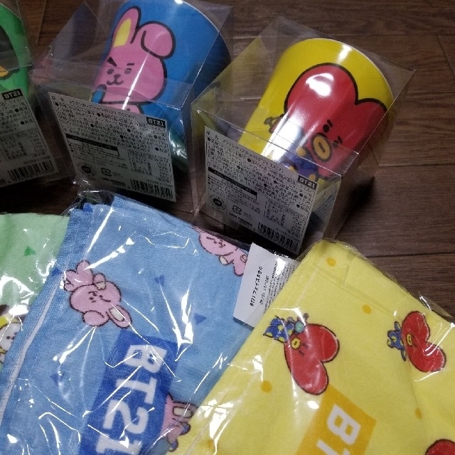 防弾少年団(BTS)(ボウダンショウネンダン)の★りんでぃお様専用★BT21 メラミンコップ＆フェイスタオルセット エンタメ/ホビーのタレントグッズ(アイドルグッズ)の商品写真