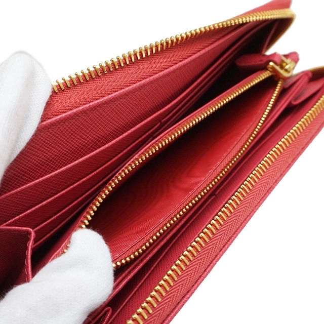 PRADA(プラダ)のプラダ サフィアーノ トライアングル 三角ロゴプレート 長財布（未使用　展示品） レディースのファッション小物(財布)の商品写真