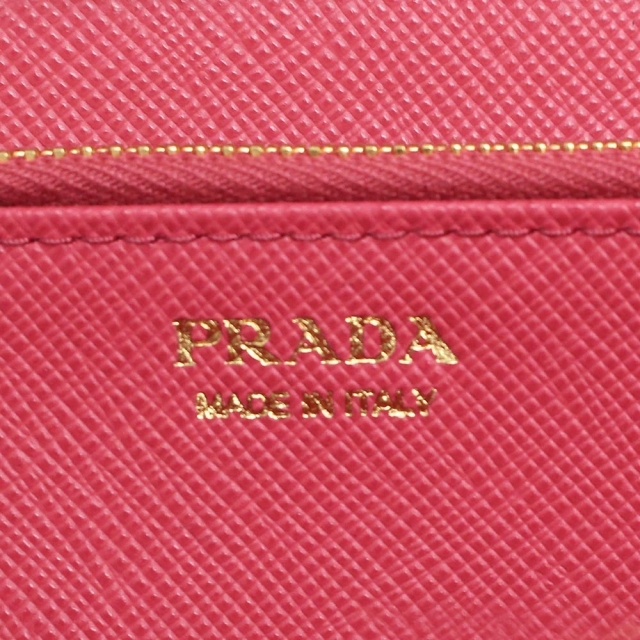 PRADA(プラダ)のプラダ サフィアーノ トライアングル 三角ロゴプレート 長財布（未使用　展示品） レディースのファッション小物(財布)の商品写真