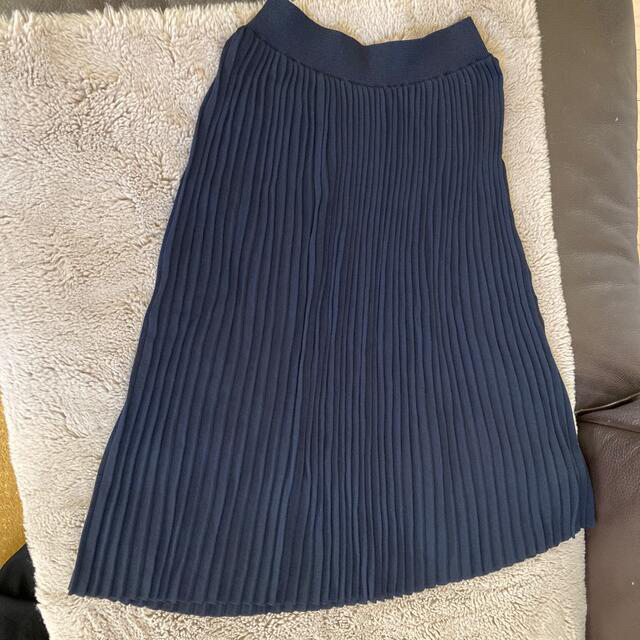 ZARA(ザラ)のＭサイズZARAニット　プリーツスカート濃紺（卒業式入学式） レディースのスカート(ひざ丈スカート)の商品写真