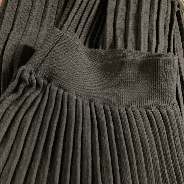 ZARA(ザラ)のＭサイズZARAニット　プリーツスカート濃紺（卒業式入学式） レディースのスカート(ひざ丈スカート)の商品写真