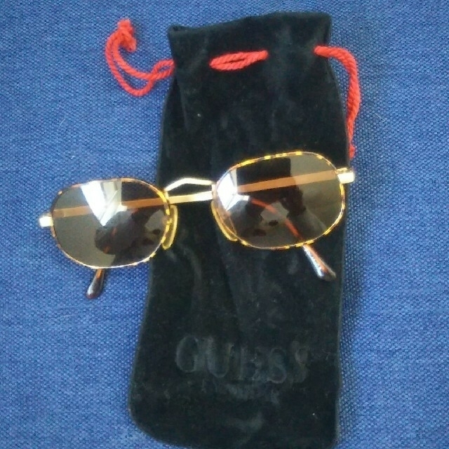GUESS(ゲス)のGUESS ゲス サングラス 袋つき レディースのファッション小物(サングラス/メガネ)の商品写真