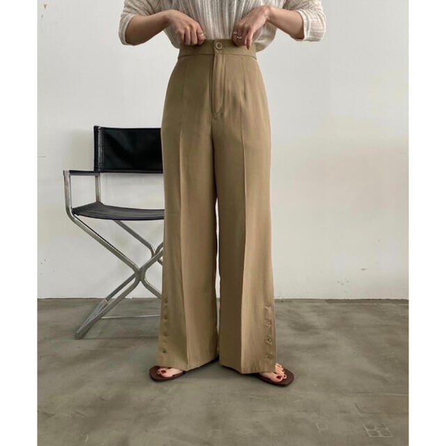 Kastane(カスタネ)のlawgy button arrange pants レディースのパンツ(カジュアルパンツ)の商品写真