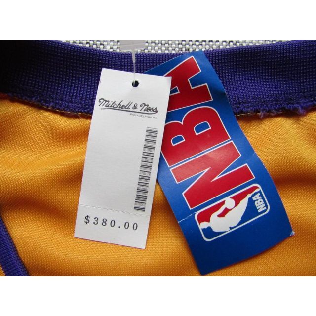 MITCHELL & NESS(ミッチェルアンドネス)の美品 NBA BRYANT #8 コービーブライアント レイカーズ ユニフォーム スポーツ/アウトドアのスポーツ/アウトドア その他(バスケットボール)の商品写真