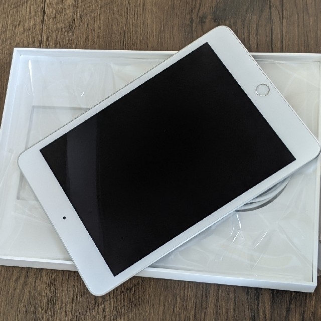iPad mini 第5世代 Wifiモデル 64GB シルバー カバー付き