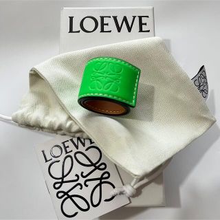 ロエベ(LOEWE)のLOEWE ロエベ スラップ ブレスレット 革 レザー ブレス ネオングリーン(ブレスレット/バングル)