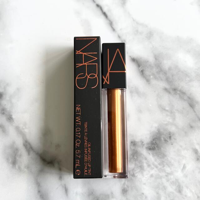 NARS(ナーズ)の【新品】オイルインフューズド　リップティント　1146 コスメ/美容のベースメイク/化粧品(リップグロス)の商品写真