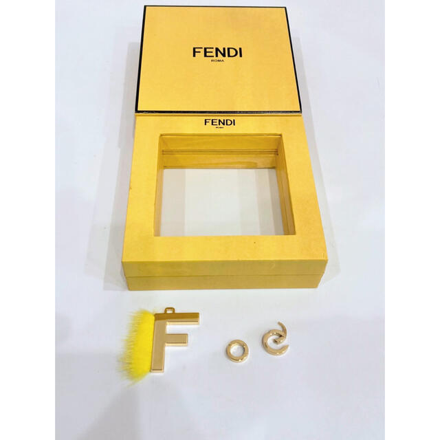 未使用 FENDI】フェンディ チャーム イニシャルFゴールド ファー www