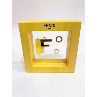 フェンディ(FENDI)の【未使用 FENDI】フェンディ チャーム イニシャルFゴールド ファー (チャーム)