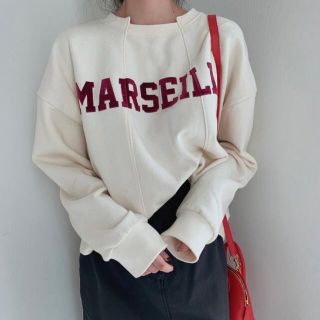 ザラ(ZARA)の【ラスト一点】ベロアロゴ　イニシャル　トレーナー　インポート　ホワイト　春服(トレーナー/スウェット)