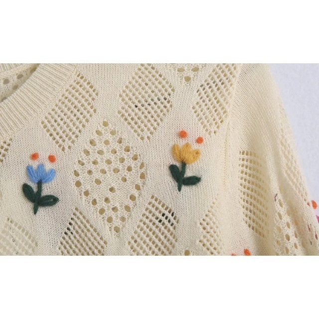 今期新作 刺繍フラワーセーター