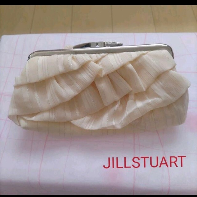 JILLSTUART(ジルスチュアート)のJILL STUART 　がま口ポーチ　フリル　新品未使用 レディースのファッション小物(ポーチ)の商品写真