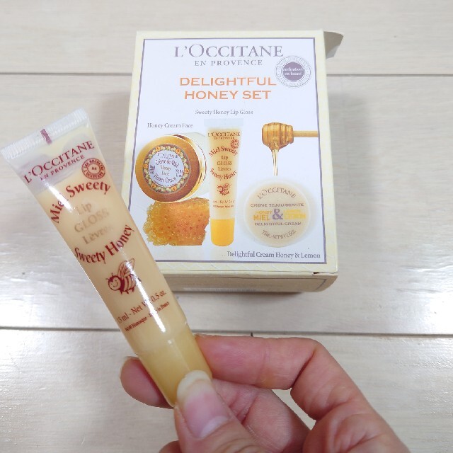 L'OCCITANE(ロクシタン)の西ノ宮様専用です　新品未使用 ロクシタン ハニーレモンタルトリップグロス コスメ/美容のベースメイク/化粧品(リップグロス)の商品写真